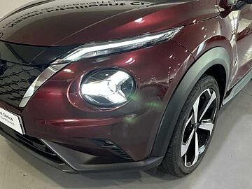 Nissan Nissan Juke 5p 1.6 Hybrid 105 kW (143 CV) E6D-F Auto Tekna Burgundy + Midnight Black Metalizado